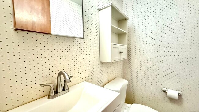 Building Photo - 4 Persimmon Ln