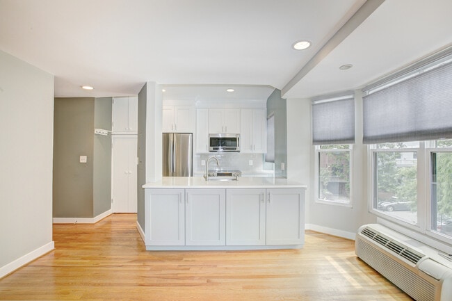 Building Photo - One-Bedroom in Adams Morgan! Parking Spot ...