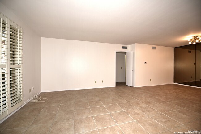Building Photo - 7500 Callaghan Rd