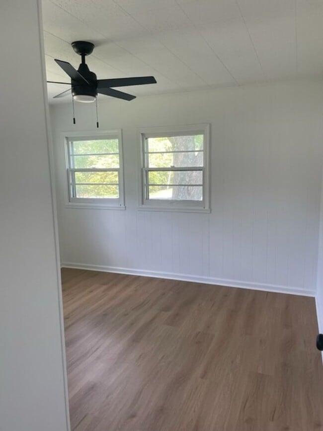 Building Photo - 1024 Halsey Ln