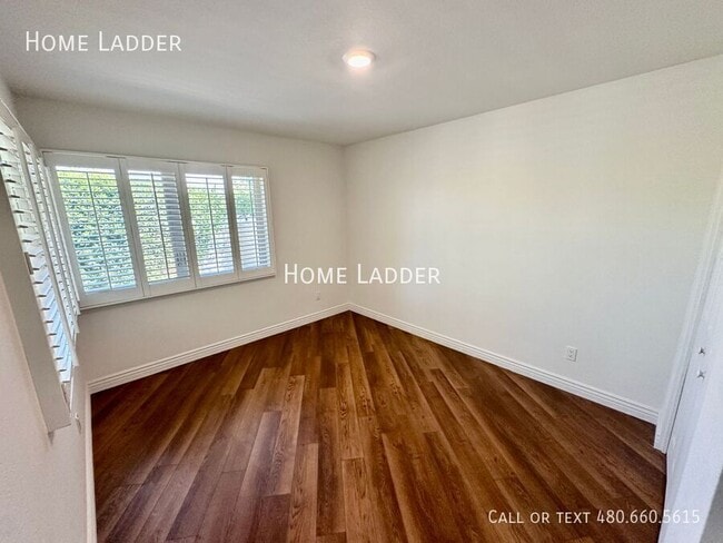 Building Photo - 8084 E Del Laton Dr