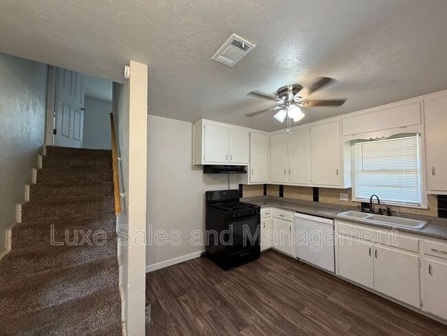 Building Photo - 221 E Kerr Dr