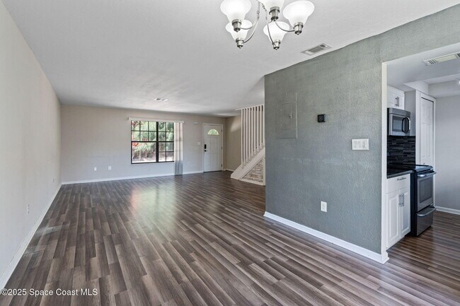 Building Photo - 1300 Arlington Ln NE
