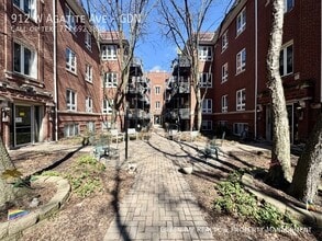 Building Photo - 912 W Agatite Ave