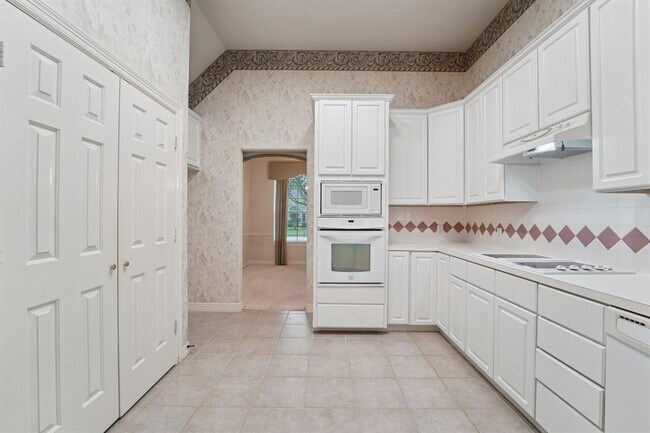 Building Photo - 11806 Regency Forest Dr