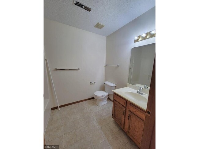 Building Photo - 855 Highview Dr