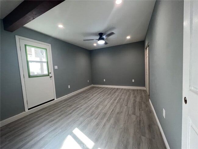 Building Photo - 801 N Sabina St