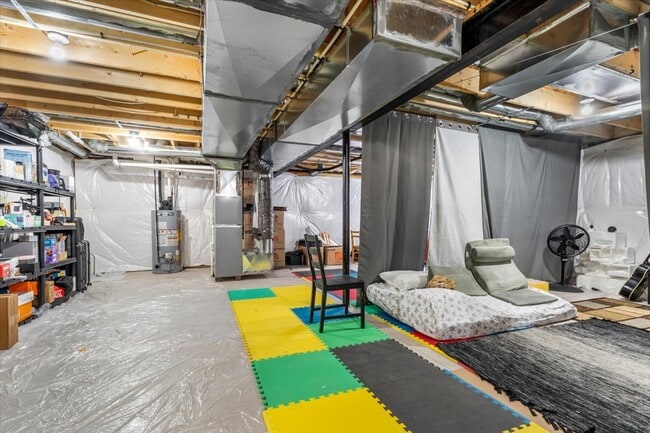 Building Photo - 9805 Newburgh Rd