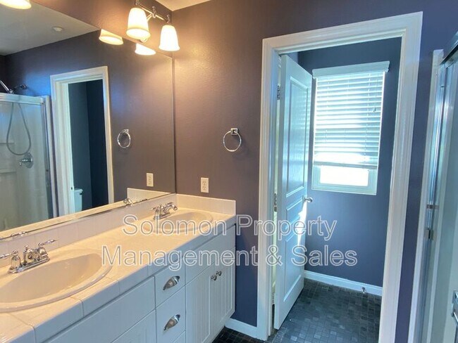 Building Photo - 765 Harbor Cliff Way