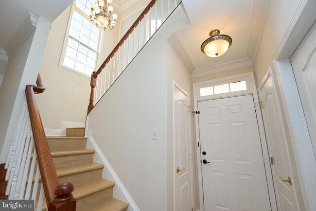 Building Photo - 43865 Hickory Corner Terrace