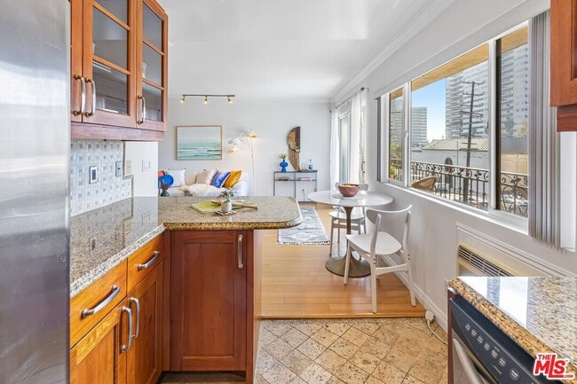 Building Photo - 1154 S Barrington Ave