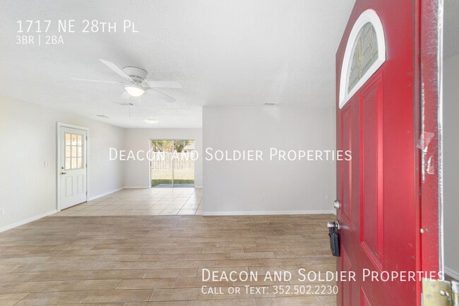 Building Photo - 1717 NE 28th Pl