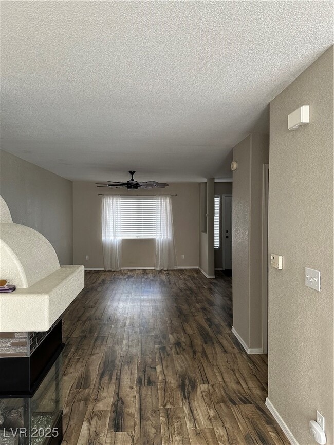 Building Photo - 2266 Camel Mesa Dr