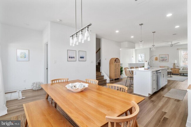 Building Photo - 308 Douglas Ave