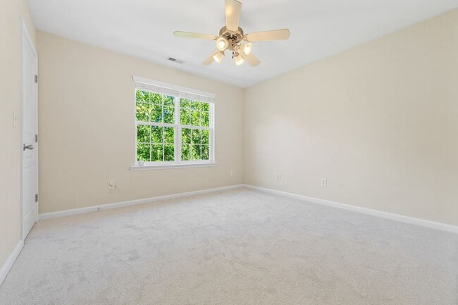 Building Photo - WOW!! - Location and Space, LARGE townhome  Close to everything