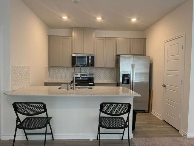 Building Photo - Move-In Ready 3 Bedroom + Flex Room in Prime 78245 Location