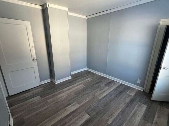 Building Photo - 2 BR House in Niles