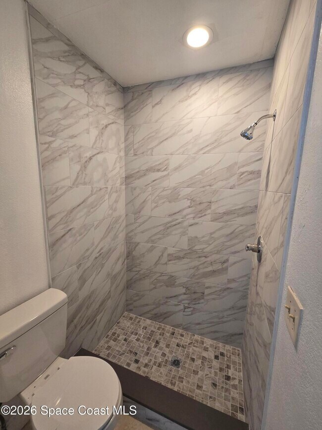 Building Photo - 771 Onyx Dr NE