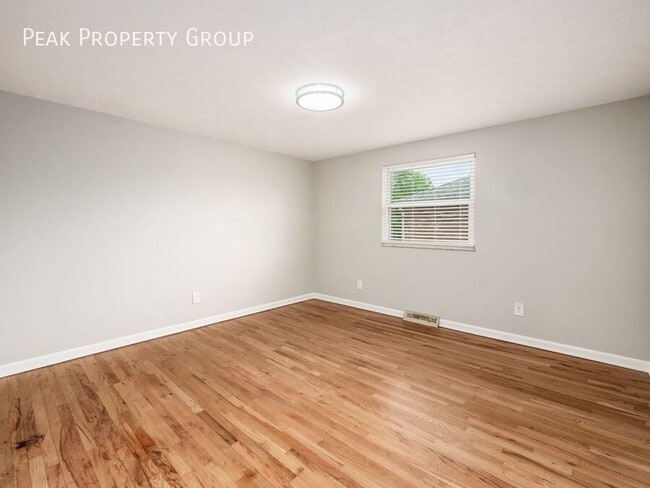 Building Photo - 4490 Westborough Dr W