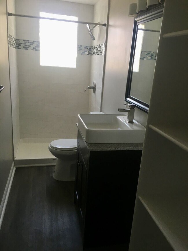 Building Photo - *** Duplex Style Apartment * Pet Friendly * Renovated * Available Now * Granite Counters * Stainl...