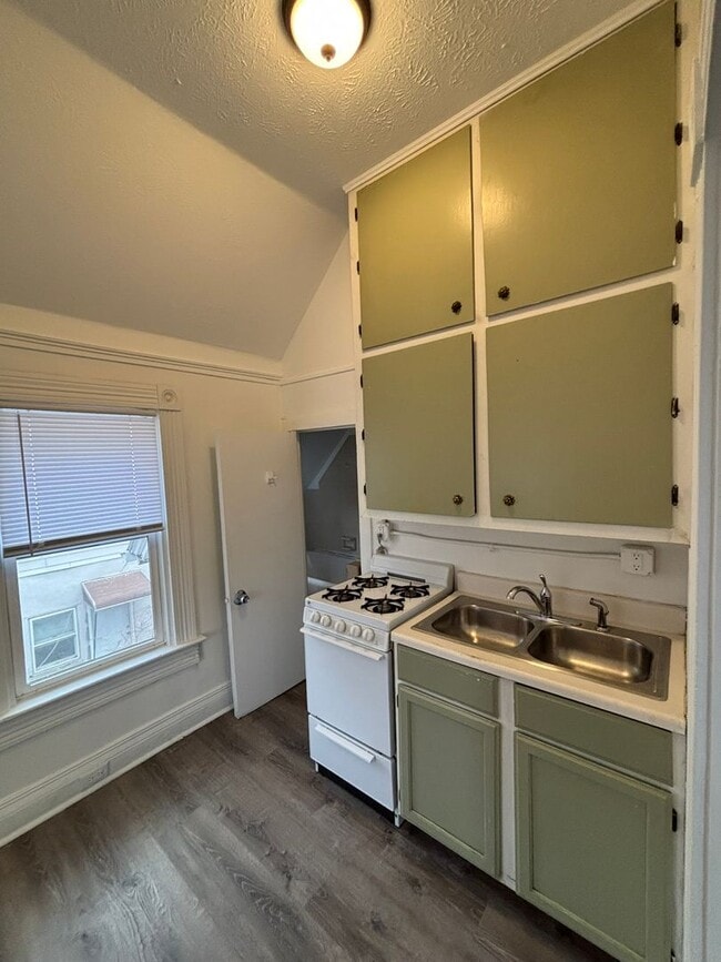 Building Photo - 1309 S 32nd Ave