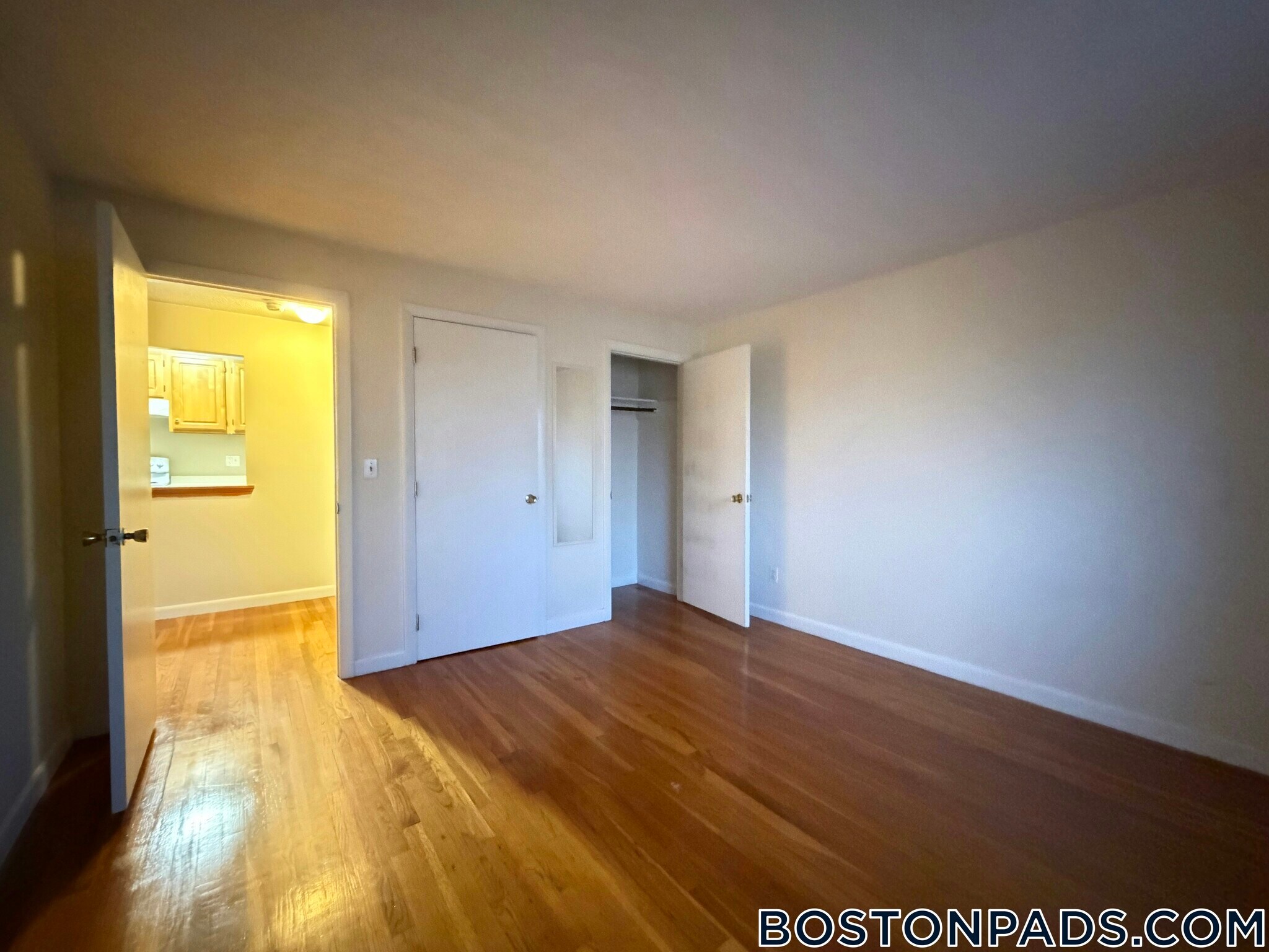 Building Photo - 122 Dustin St