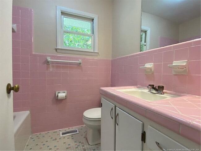 Building Photo - 304 Courtland St