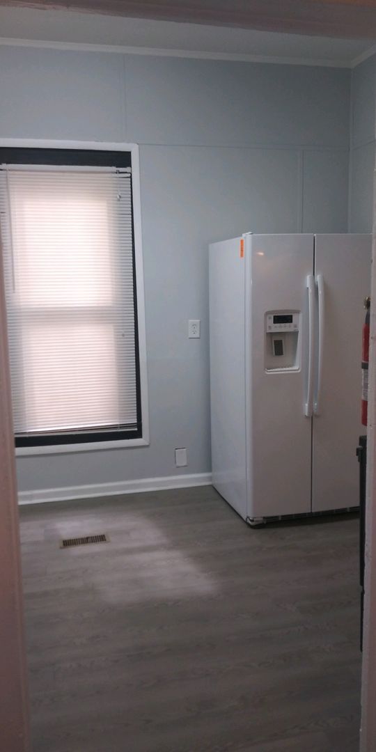 Building Photo - Move In Specials! Huge 2 Bedroom Home For ...