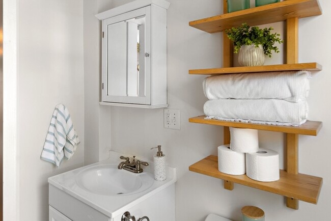 Building Photo - 32 Harvard St