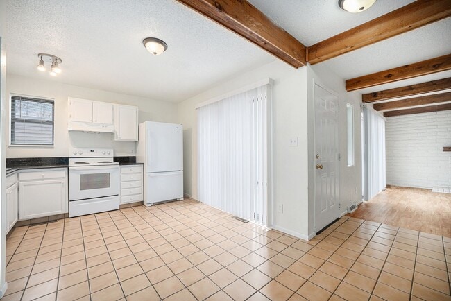 Building Photo - 9626 E Kansas Cir