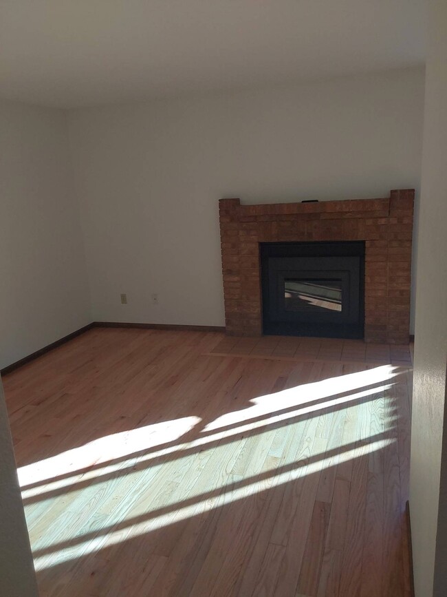 Building Photo - 909 44th Ave Ct