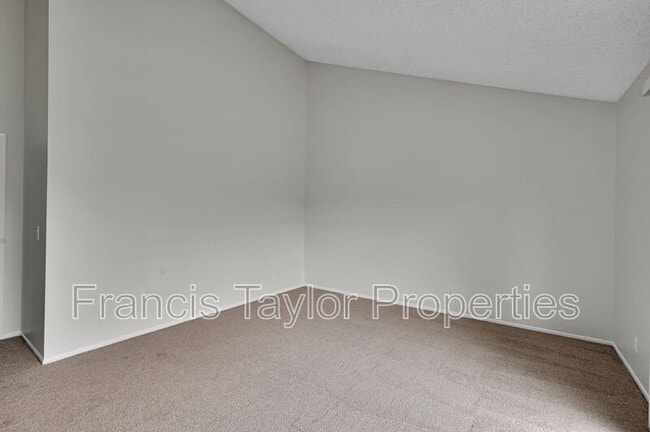 Building Photo - 929 Mulberry Dr