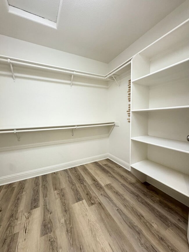 Building Photo - Relax and Enjoy Peaceful Lake Views!