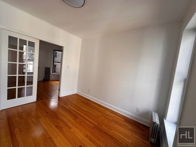 Building Photo - EAST 7 STREET