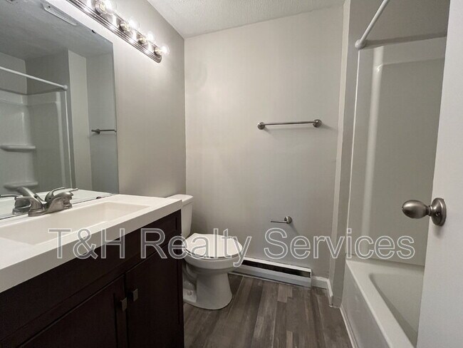 Building Photo - 724 Southfield Ct