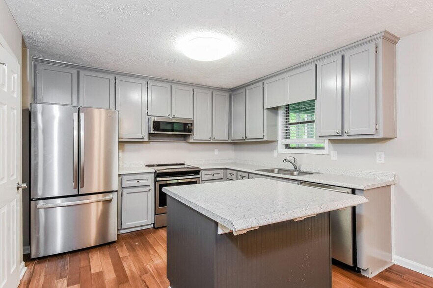 Building Photo - 170 Hyde Park Ct