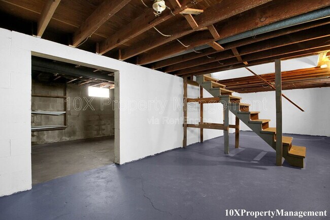 Building Photo - 2459 Hiawatha St