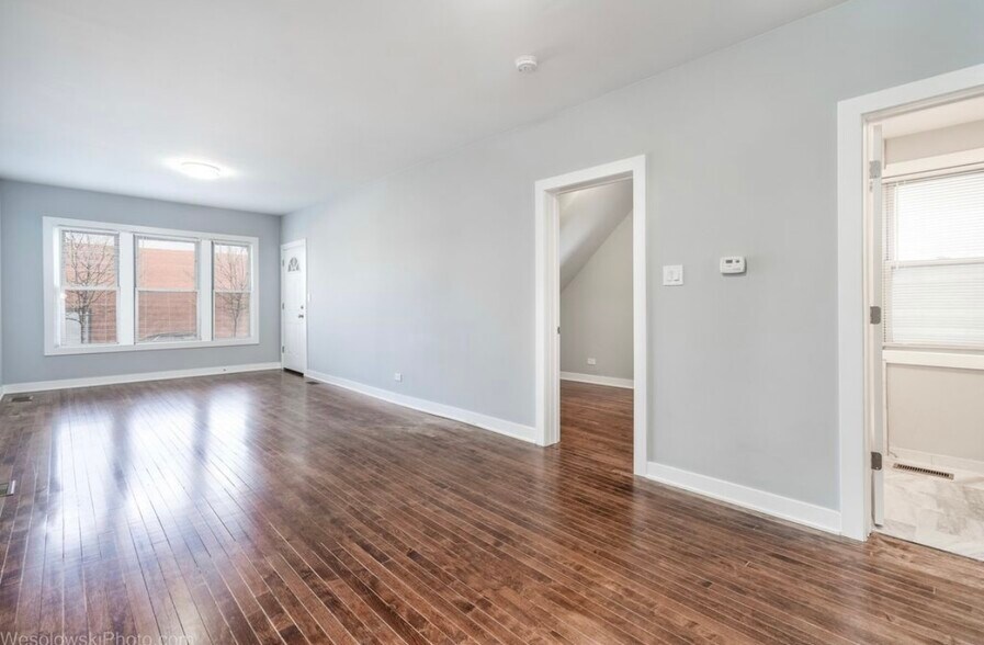 Building Photo - 4816 N Kilpatrick Ave