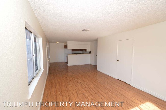 Building Photo - 3431 E Cheyenne Ave