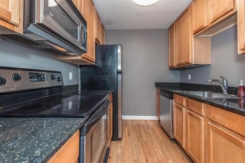 Kitchen - 5671 Waterman Blvd