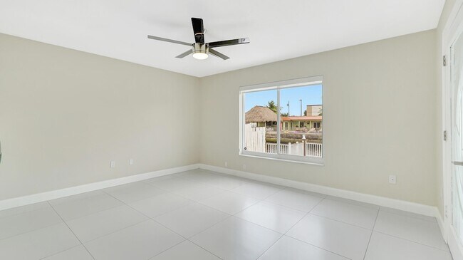 Building Photo - 1412 NE 53rd Ct