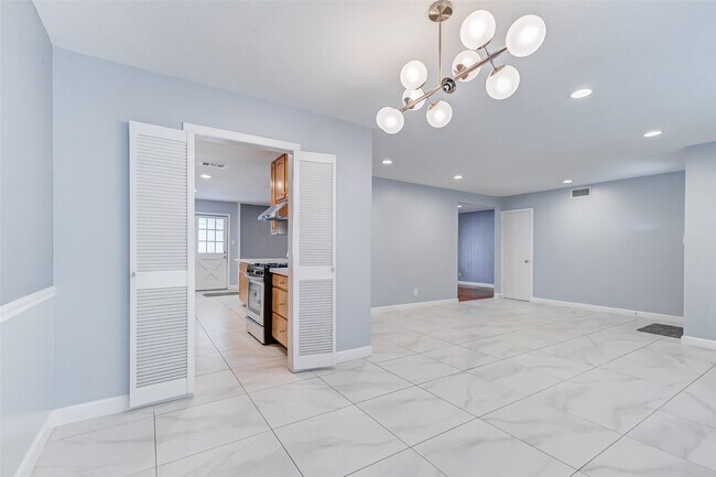 Building Photo - 10062 Haddington Dr