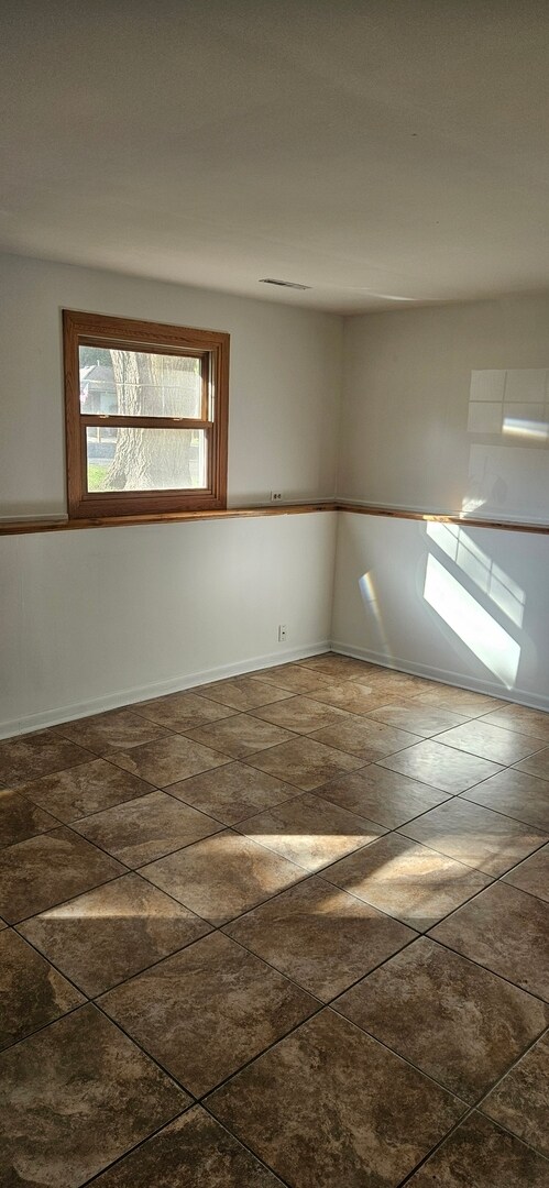 Building Photo - 1702 Knoll Ave