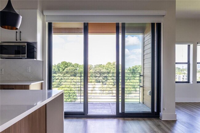 Building Photo - 112 Rogers St NE