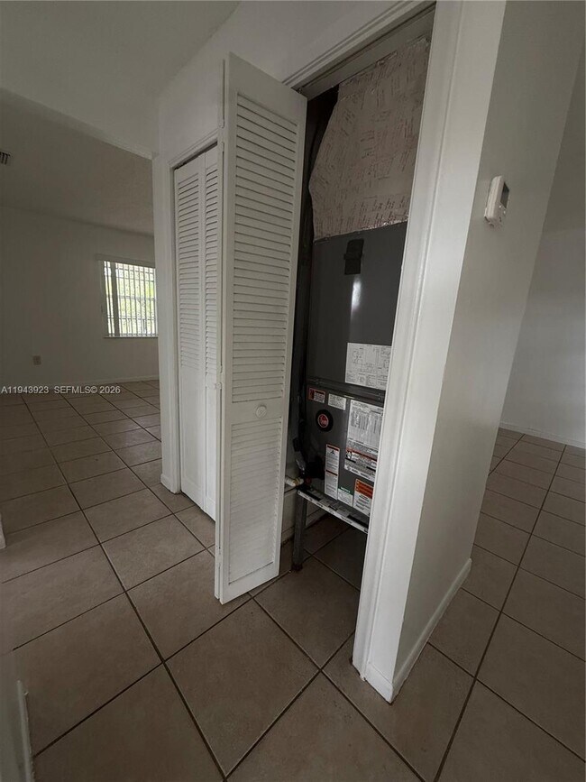 Building Photo - 460 Eldron Dr