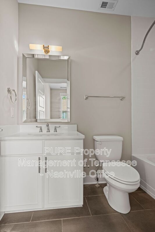 Building Photo - 215 Porter Village Cir