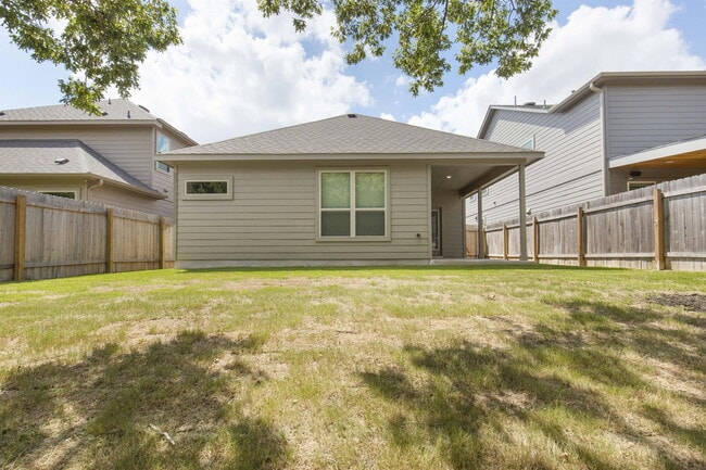 Building Photo - 924 Falkland Trace