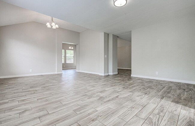 Building Photo - 1302 Crete Ln