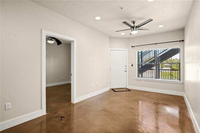 Building Photo - 1807 Poquito St