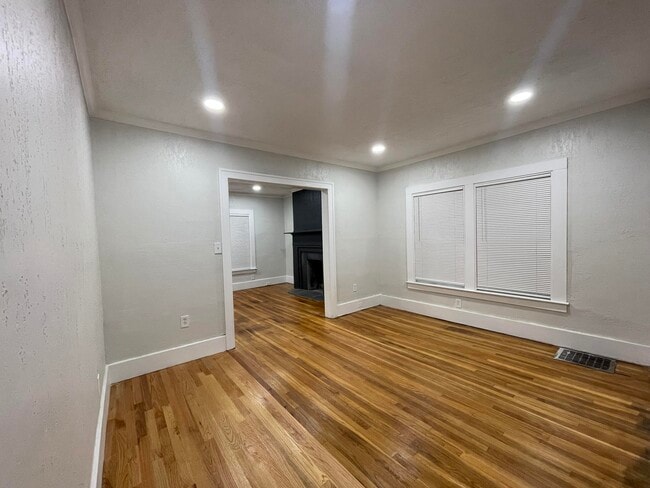 Building Photo - 3257 Blaine St